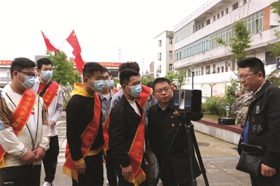 放大 教育